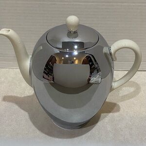 Mirror Finish Ceramic Tea Pot White 6 cups 8” tall With Lid